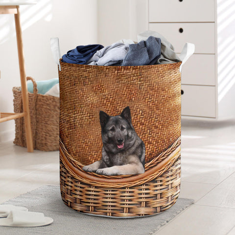 Norwegian Elkhound1 - Rattan - LB